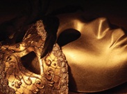 Посещение театра для компании